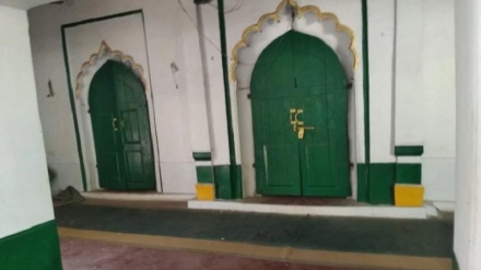 भारत के उत्तर प्रदेश में बाबरी मस्जिद के बाद अब एक अन्य 100 साल पुरानी मस्जिद गिराई गई, मामला अदालत में