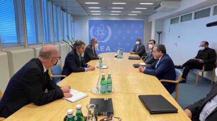 Araqchi meets IAEA chief ahead of Iran’s deadline for US sanctions removal