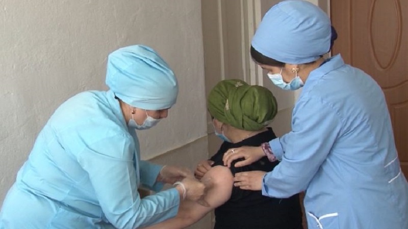 قرار است در تاجیکستان یک میلیون و 800 هزار نفر واکسن کرونا دریافت کنند