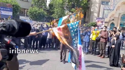  Tahran'ın Ana Meydanlarında Kendiliğinden Düzenlenen Kudüs Günü Törenleri 