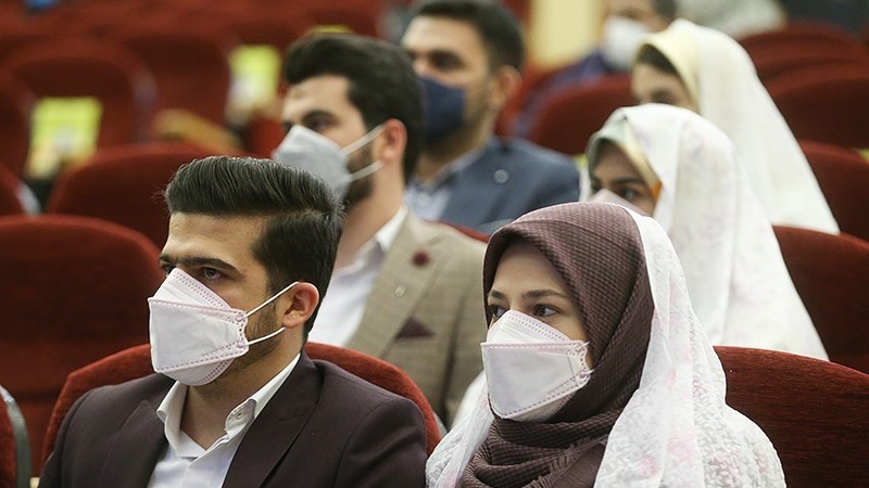 Perayaan pernikahan 18 pasang pengantin di Universitas Shahid Baheshti., Tehran, Rabu (26/5/2021).