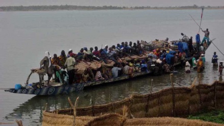 More than 100 missing, feared dead after Nigerian boat sinks