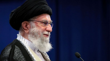 Imam Khomeini's Revolution stronger than ever: Leader