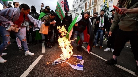 Irkçı İsrail'in Londra Büyükelçiliği rezidansı önünde protesto gösterisi düzenlendi