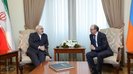 Iranischer Außenminister fordert friedliche Lösung des Streits um Berg-Karabach