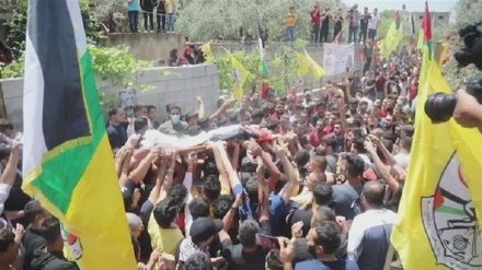 Palestinians bury teen martyred by Israeli troops during search for shooter