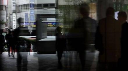 日本全国の４月の自殺者数が前年比292人増の1799人、女性は37％増