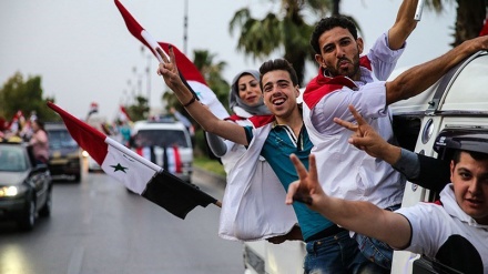 Festimet qytetarëve sirianë nëpër rrugë për fitoren e Bashar Asad (1)