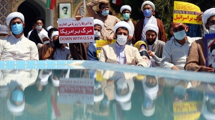 库姆神学院教师群举行聚会