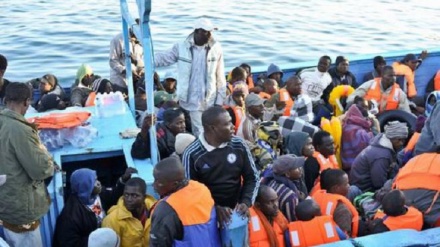 Migranti, altri 4 sbarchi nella notte: arrivati in 635 