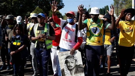 South African dockworkers refuse to unload Israeli ship in solidarity with Palestinians