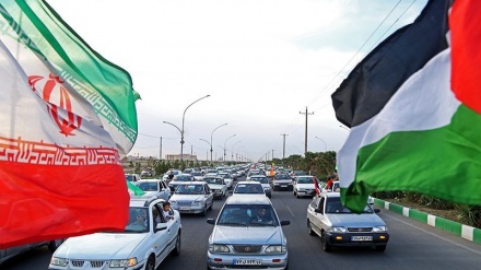 Dukung Palestina, Warga Qom Gelar Pawai Mobil (2)