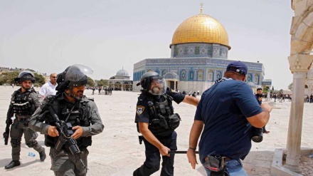 Illegal Zionist settlers storm al-Aqsa mosque amid tensions in West Bank