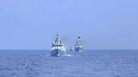 在印度尼西亚雅加达附近海域，中国与印尼海军举行了海上联合演练