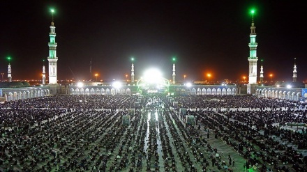 Suasana Doa Malam ke-23 Ramadan di Jamkaran (1)