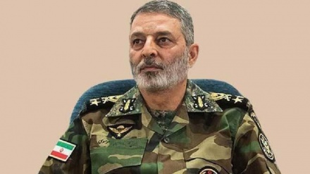  فرمانده کل ارتش جمهوری اسلامی ایران : ارتش با اقتدار در مقابل هر دشمنی می‌ایستد
