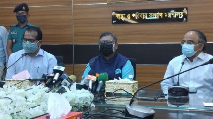 আরও কিছুদিন দূরপাল্লা গণপরিবহণ ও সীমান্ত বন্ধ রাখার পক্ষে বাংলাদেশের স্বাস্থ্যমন্ত্রী 