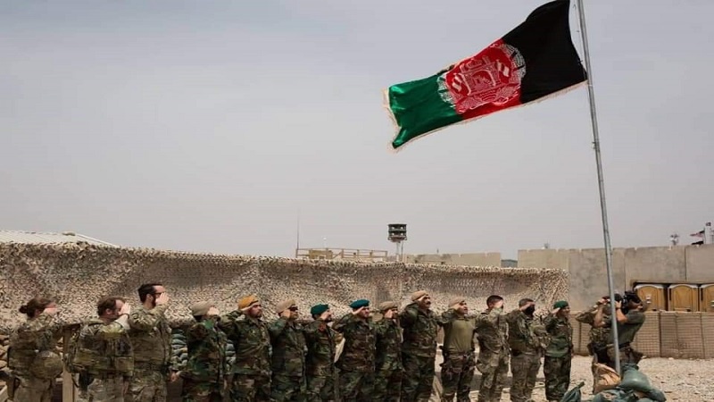 واگذاری پایگاه نظامیان آمریکایی‌ به ارتش افغانستان و پایین کشیدن پرچم آمریکا