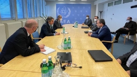 עראקצ'י נפגש עם גרוסי בווינה