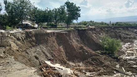 باران سیل آسا خانه ها را در ناحیه عبدالرحمان جامی تخریب کرد