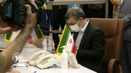 Ahmedinejad cumhurbaşkanlığı seçimlerine aday oldu