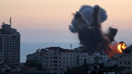 Gaza, bombe su campo profughi: 10 morti, 8 sono bambini 