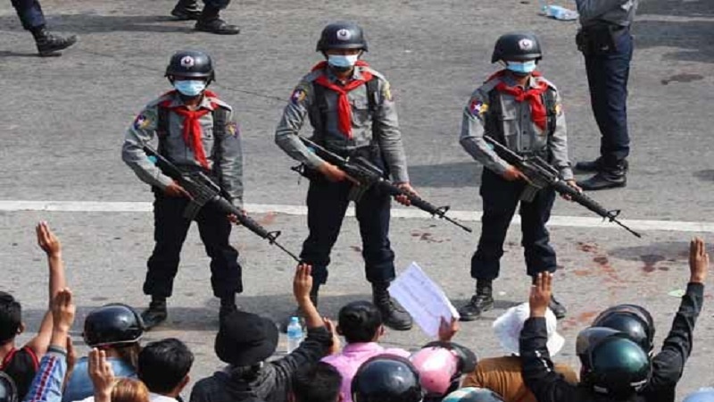 म्यांमार की सेना ने 4 प्रदर्शनकारियों को मार डाला