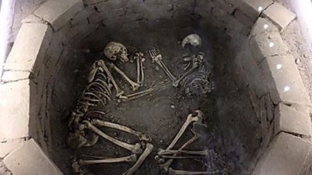 カナダで、先住民の子ども２１５人の遺体が発見