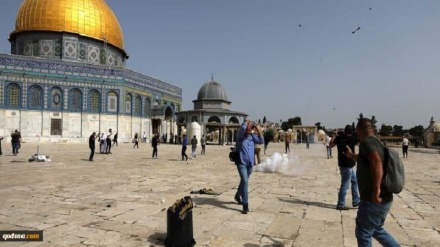 Zarif: Izraeli vjedh tokën e njerëzve, i vret në xhaminë e shenjtë