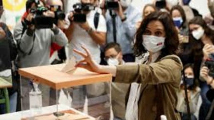 Elezioni Madrid, trionfano i Popolari col 45%, tonfo dei socialisti