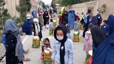 کمک یک میلیون افغانی به 400 خانواده در ولایت بلخ + صوت