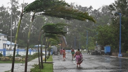 インドに先週に続き大型サイクロンが上陸