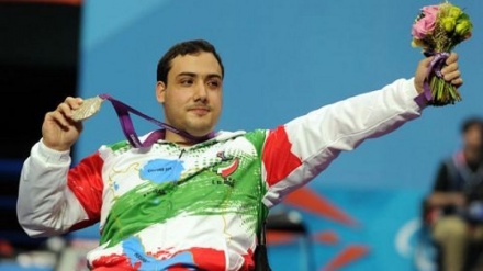 ورزشکار ایرانی رکورد جهانی وزنه برداری را شکست و طلایی شد 