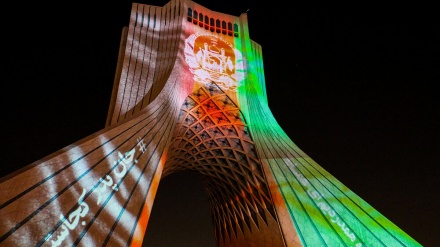 アーザーディータワーがカーブル女子校テロ犠牲者を悼み、アフガン国旗を３Ｄマッピング