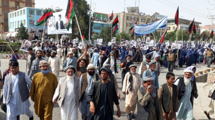 تظاهرات صدها تن ازمخالفان والی جدید فاریاب با تجمع در شهر مزارشریف+ صوت