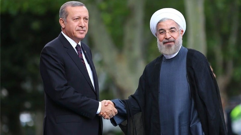 イランのローハーニー大統領とトルコのエルドアン大統領(アーカイブ写真)