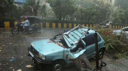 インドに大型サイクロン上陸、24人死亡