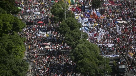 Tens of thousands of Brazilians march to demand Bolsonaro’s impeachment