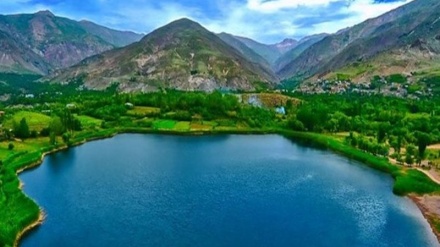 イラン北西部の景勝地・マールミーショー湖