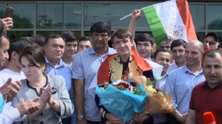 نائب قهرمانی کشتی گیر تاجیک
