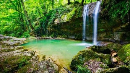 イランの七不思議、北部ティールキャン村の滝