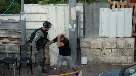 Israeli regime forces attack al-Quds sit-in held to protest forcible eviction of Palestinian families