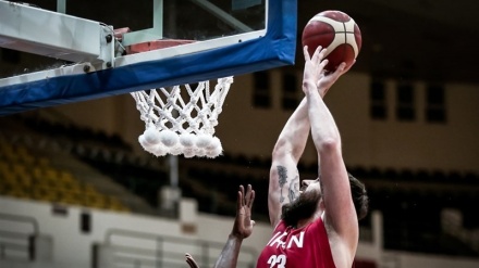 バスケ・イラン代表、サウジに勝利しグループ１位に