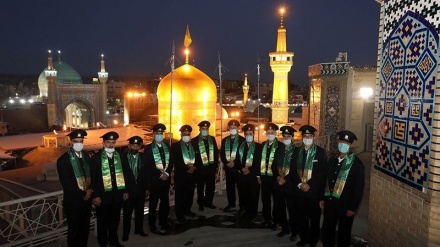 伊朗人民在伊玛目礼萨圣陵举行庆祝仪式