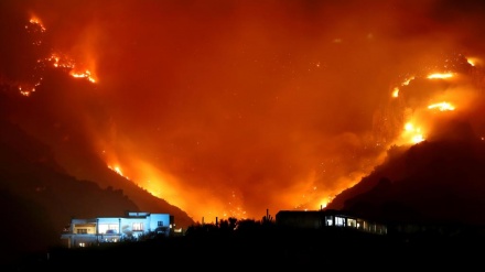 米アリゾナの山火事、さらに拡大し近隣３地区に避難勧告