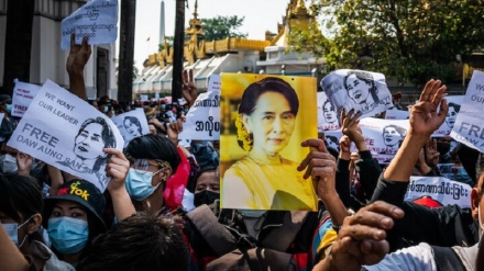 Myanmar, proteste mentre inizia il processo ad Aung San Suu Kyi 