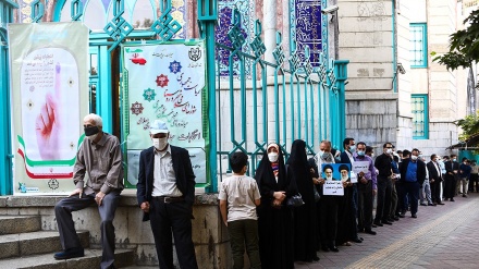 Sejak Pagi, Pemilih di TPS Huseiniyah Ershad Penuh (1)