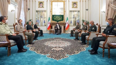 伊朗军方高级将领与当选总统会晤