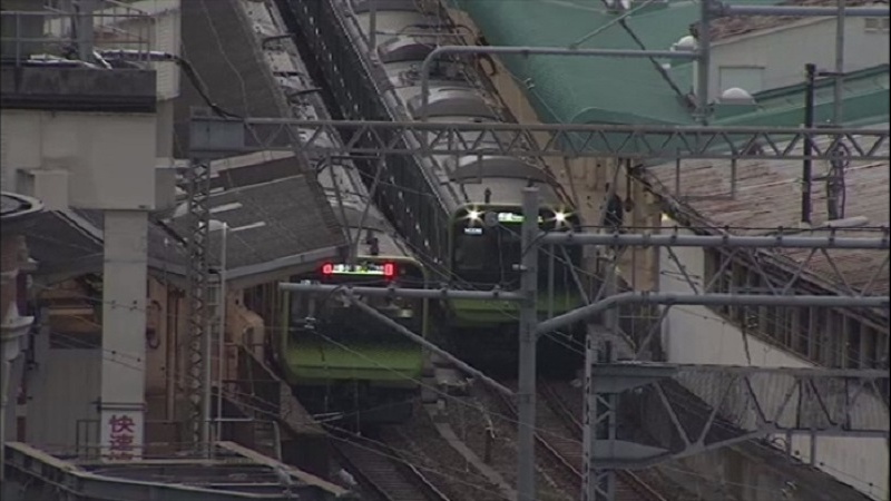 列車の運転見合わせ