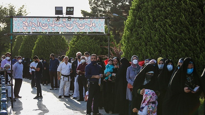 Pemungutan suara pilpres Iran di Isfahan, Jumat (18/6/2021).